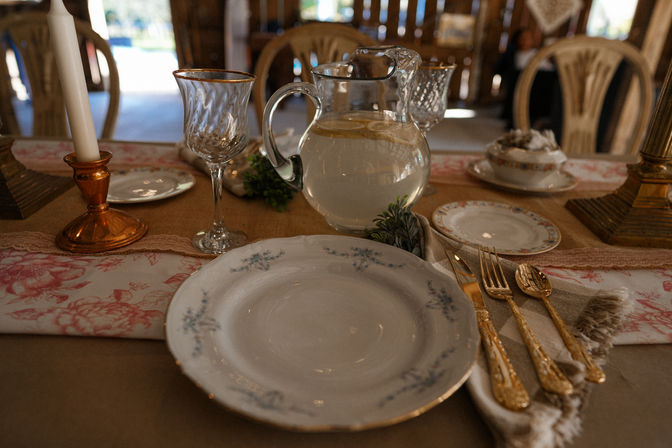 VIP Dine & Dip Experience at Charming Farmhouse: Custom Menus with Private Mixologist and Insta-Worthy Photo-Ops image 9