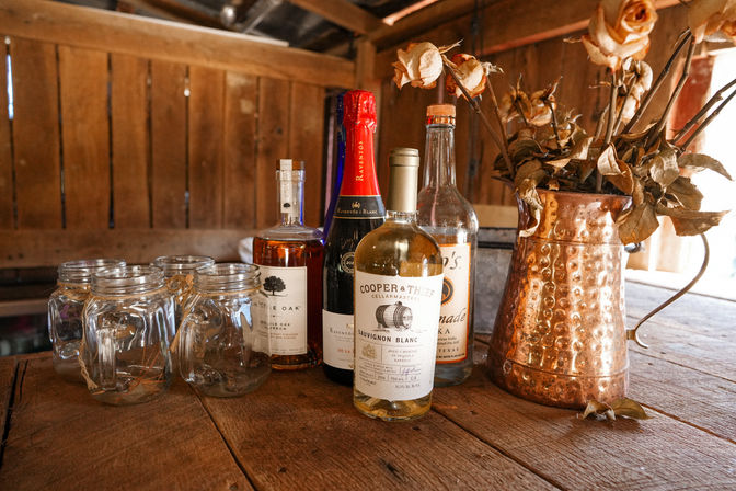 VIP Dine & Dip Experience at Charming Farmhouse: Custom Menus with Private Mixologist and Insta-Worthy Photo-Ops image 13