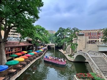 Best of Riverwalk: San Antonio Food & Sightseeing Tour image