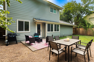 Colorful, Insta-Worthy Dreamhouse for Bachelorettes, Birthdays and Girls' Trips image 32