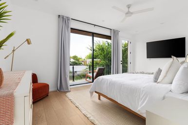 Casa Sol: Rooftop Fire Pit, Pool & Hot Tub in East Austin image 15