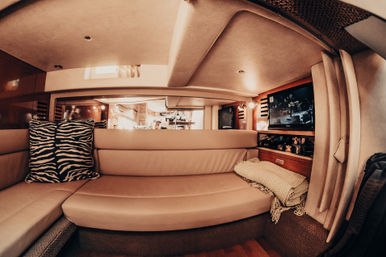 Yacht Party on Lake Michigan: 40' Sea Ray Yacht Charter image 9