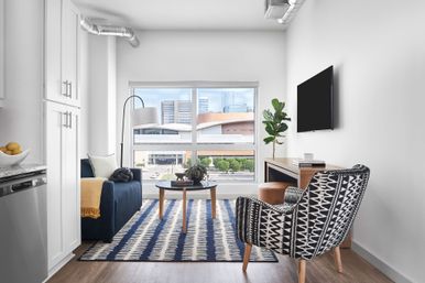 Sentral SoBro: Walk to Broadway, Rooftop Pool + Fire Pit image 3