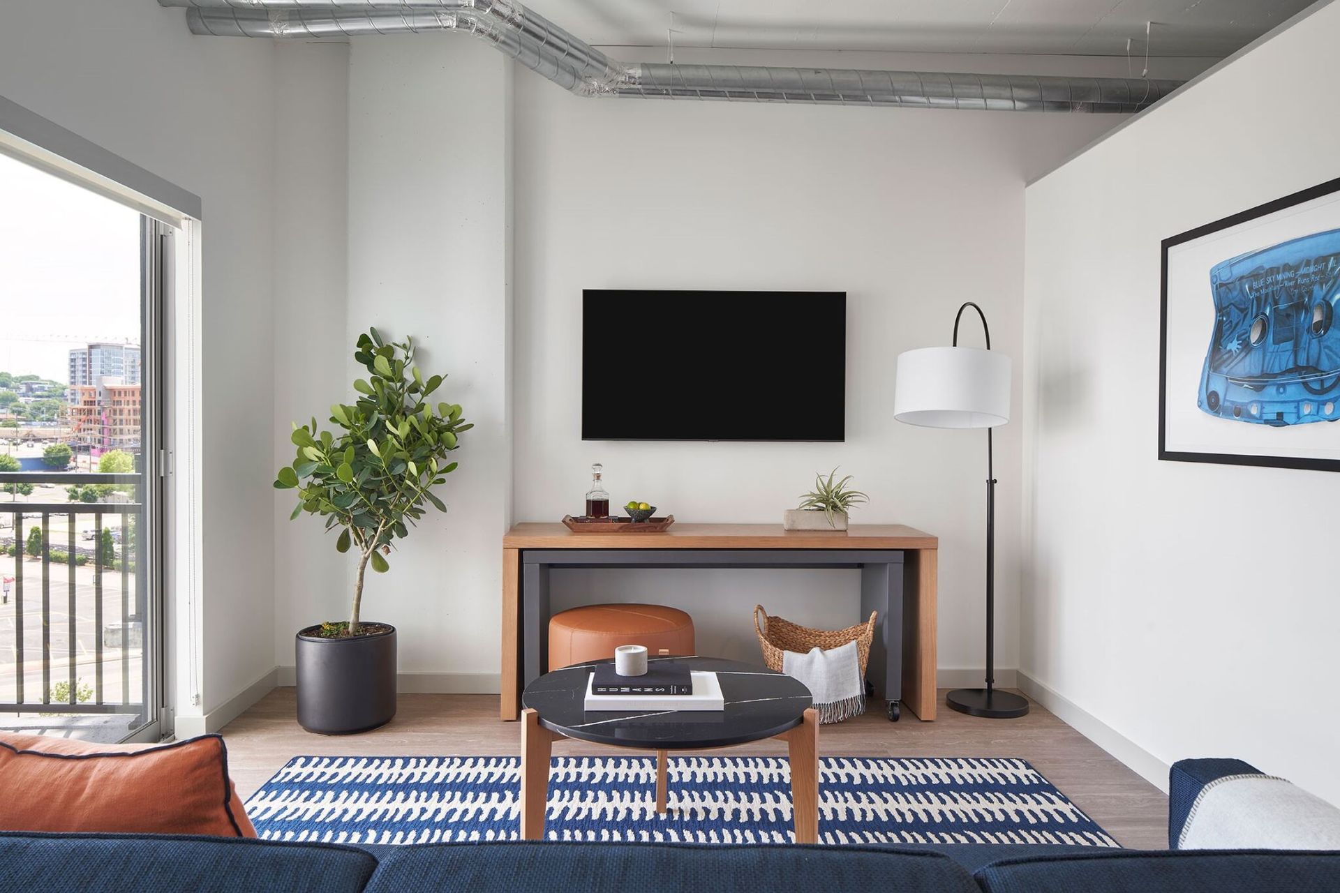 Sentral SoBro: Walk to Broadway, Rooftop Pool + Fire Pit image 2