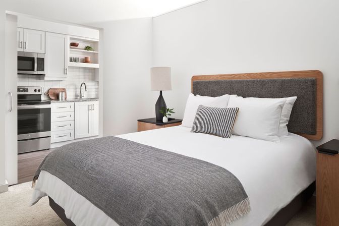 Sentral SoBro: Walk to Broadway, Rooftop Pool + Fire Pit image 12