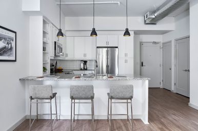 Sentral SoBro: Walk to Broadway, Rooftop Pool + Fire Pit image 25