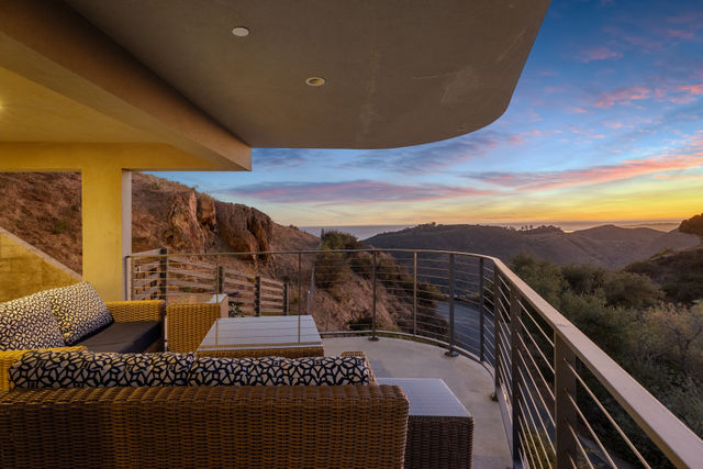 Wander Malibu Canyon: 4 BR Canyon Retreat with Stunning Views image 4