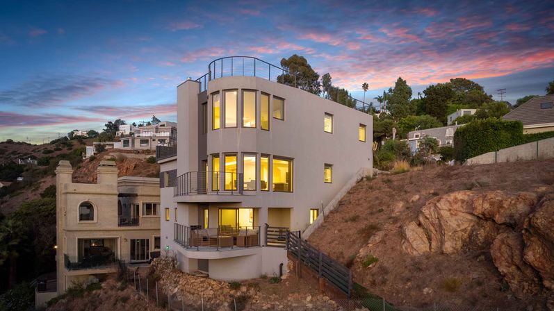 Wander Malibu Canyon: 4 BR Canyon Retreat with Stunning Views image 3