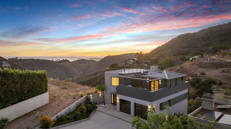Wander Malibu Canyon: 4 BR Canyon Retreat with Stunning Views image 13