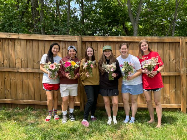 Bloom Bar Bash: Mobile DIY Floral Workshop for Group Celebrations image 2