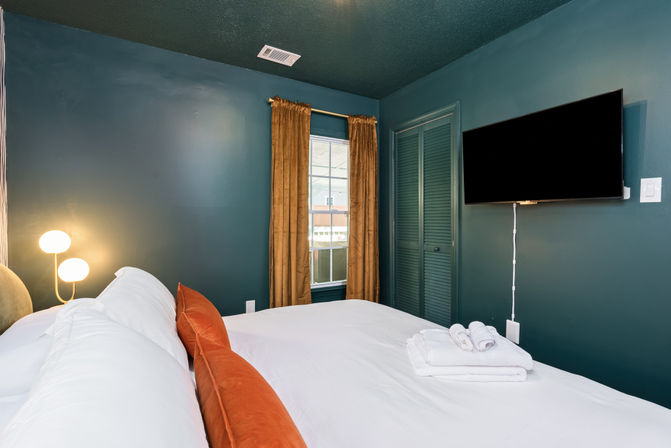 The Weekender CLT: Pickleball, Hot Tub, Firepit, Karaoke + Arcade (Sleeps 23) image 83