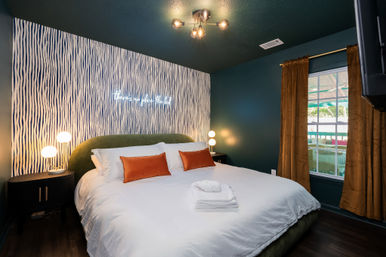 The Weekender CLT: Pickleball, Hot Tub, Firepit, Karaoke + Arcade (Sleeps 23) image 99