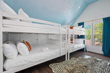 The Weekender CLT: Pickleball, Hot Tub, Firepit, Karaoke + Arcade (Sleeps 23) image 107