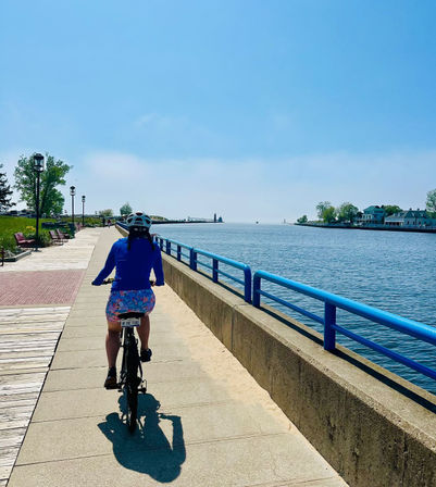 Bike & Coffee Tour of Grand Haven: 3 Cafe Stops, Beach Adventure + Local Guide image 3