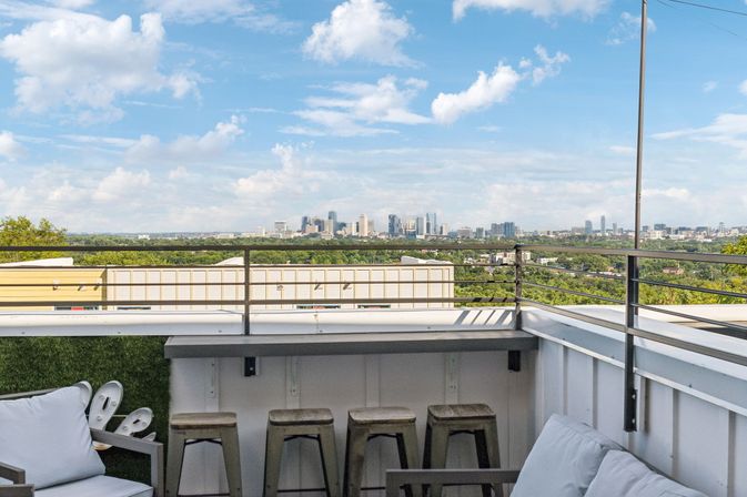 4-Story Country Music Themed Vacation Home: Rooftop, Hot Tub + Sweeping Views image 4