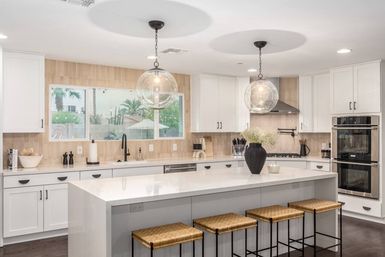 Tropic Oasis II: Bali-Inspired Villa with Heated Pool, Putting Green & Outdoor Lounge image 7