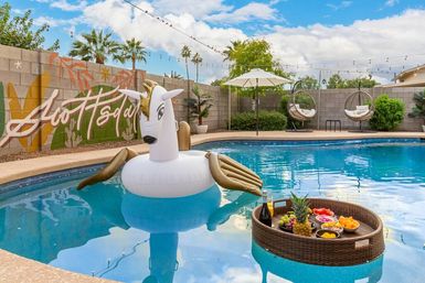 Tropic Oasis II: Bali-Inspired Villa with Heated Pool, Putting Green & Outdoor Lounge image 4