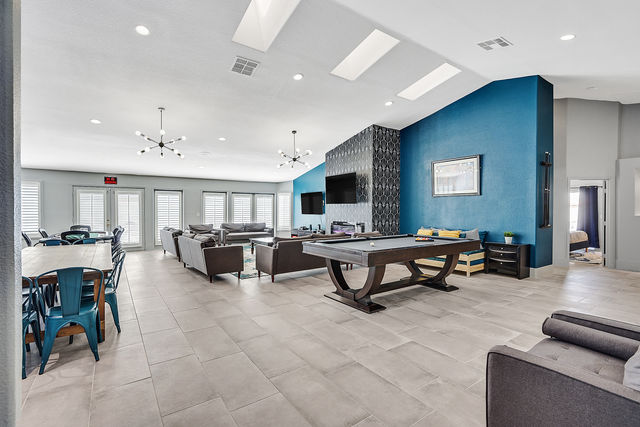 Posh Villa: 8 BD/5 Bath with 16 Beds for 24 Guests image 3