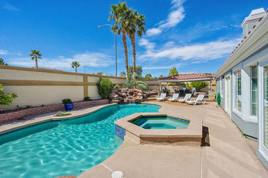 Posh Villa: 8 BD/5 Bath with 16 Beds for 24 Guests image 1