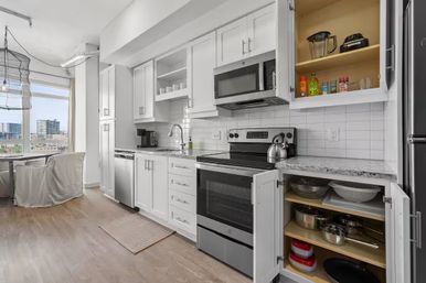 Artisan Retreat: Rooftop Pool, City Views + Walk to Broadway image 8