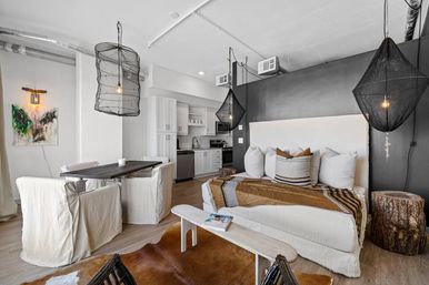 Artisan Retreat: Rooftop Pool, City Views + Walk to Broadway image 6