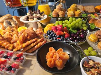 Bountiful Breakfast Bar: In-Home Gourmet Buffet Experience image 7