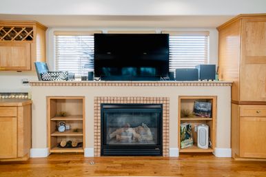 VIP Lodging Bundle: “Vine Street Retreat”— Sleeps 20, Prime Location, 420-Friendly image 15