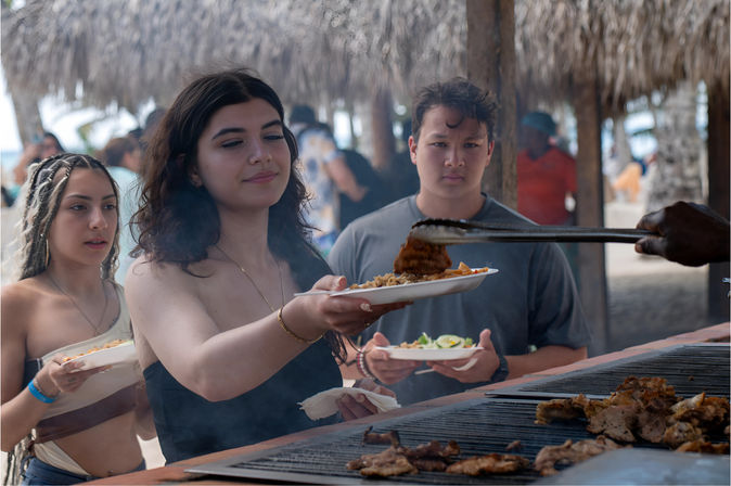Private Isla Saona Boat Tour with Snorkeling, Premium Drinks & Buffet image 8