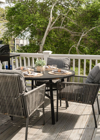 Oceanfront 7-Bed Home with Grass Backyard & Grill image 2
