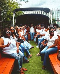 Mimosas & Murals BYOB Party Bus Tour with Photoshoot image 4
