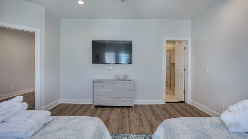 Luxury 7BR Rental with Ocean Views & Private Pool image 12
