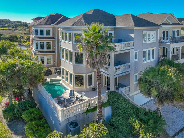 Luxury 7BR Rental with Ocean Views & Private Pool image 4