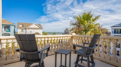 Luxury 7BR Rental with Ocean Views & Private Pool image 3