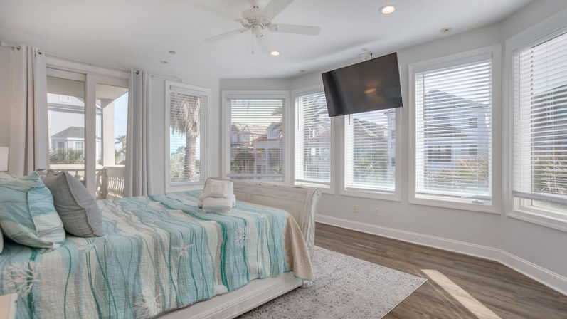 Luxury 7BR Rental with Ocean Views & Private Pool image 42