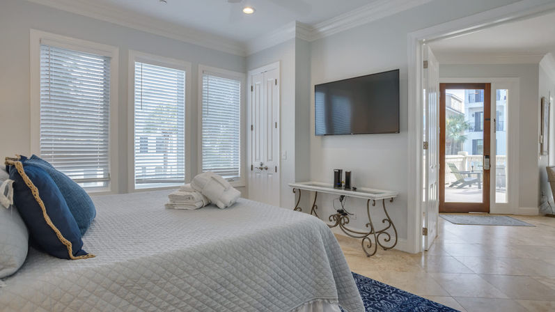 Luxury 7BR Rental with Ocean Views & Private Pool image 8