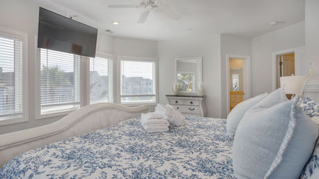 Luxury 7BR Rental with Ocean Views & Private Pool image 36