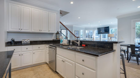 Luxury 7BR Rental with Ocean Views & Private Pool image 88