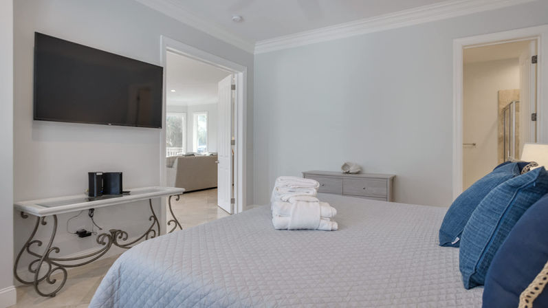 Luxury 7BR Rental with Ocean Views & Private Pool image 31