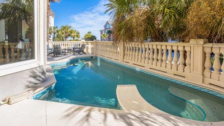 Luxury 7BR Rental with Ocean Views & Private Pool image 7