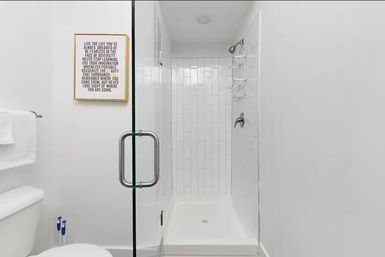 The Beverly Suite: Broadway Condo with Retro-Glam Design image 24
