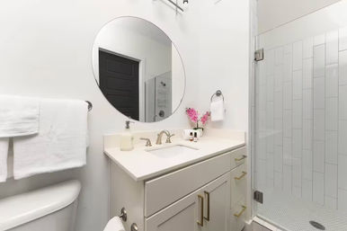 The Beverly Suite: Broadway Condo with Retro-Glam Design image 21