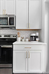 The Beverly Suite: Broadway Condo with Retro-Glam Design image 10