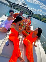 DC's Premier Day Charter: Vibes, Views & VIP Service image 8