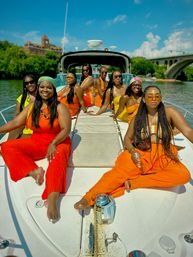 DC's Premier Day Charter: Vibes, Views & VIP Service image 15