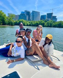 DC's Premier Day Charter: Vibes, Views & VIP Service image 18