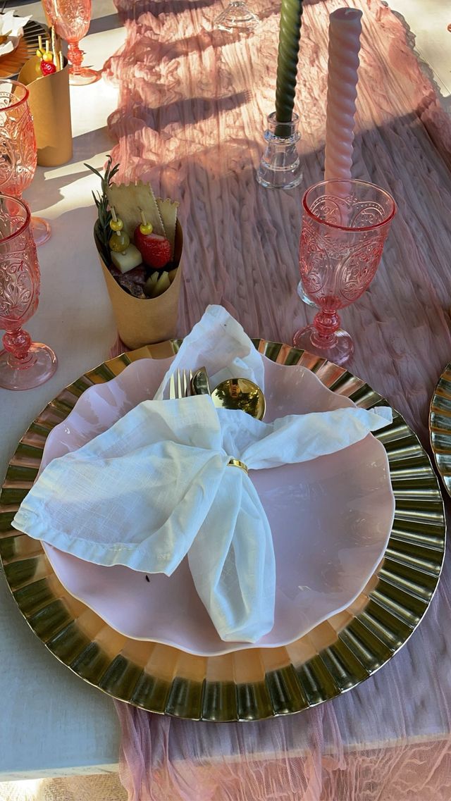 Simply Sweet: Elegant & Insta-Worthy Picnic Set-Up image 4