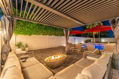 Villa Solara: Luxe Escape with Pool, Putting Green, Firepit Cabana, Gym & Game Room image 1