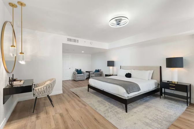 Villa Solara: Luxe Escape with Pool, Putting Green, Firepit Cabana, Gym & Game Room image 26