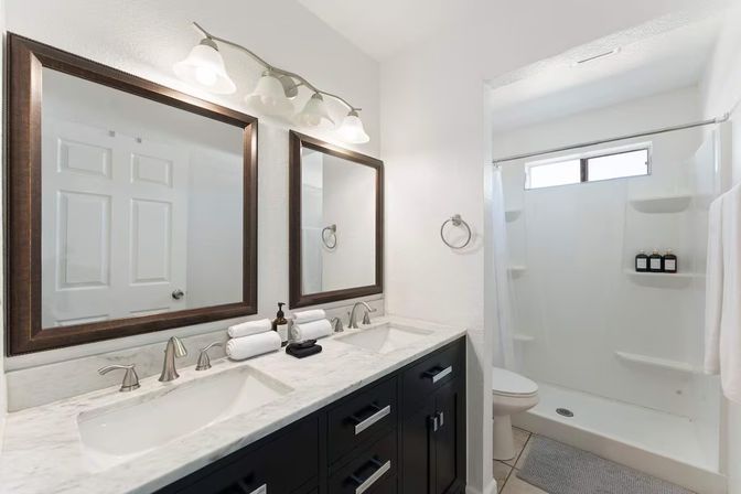 Villa Solara: Luxe Escape with Pool, Putting Green, Firepit Cabana, Gym & Game Room image 35