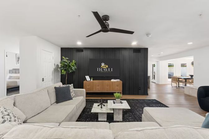 Villa Solara: Luxe Escape with Pool, Putting Green, Firepit Cabana, Gym & Game Room image 10